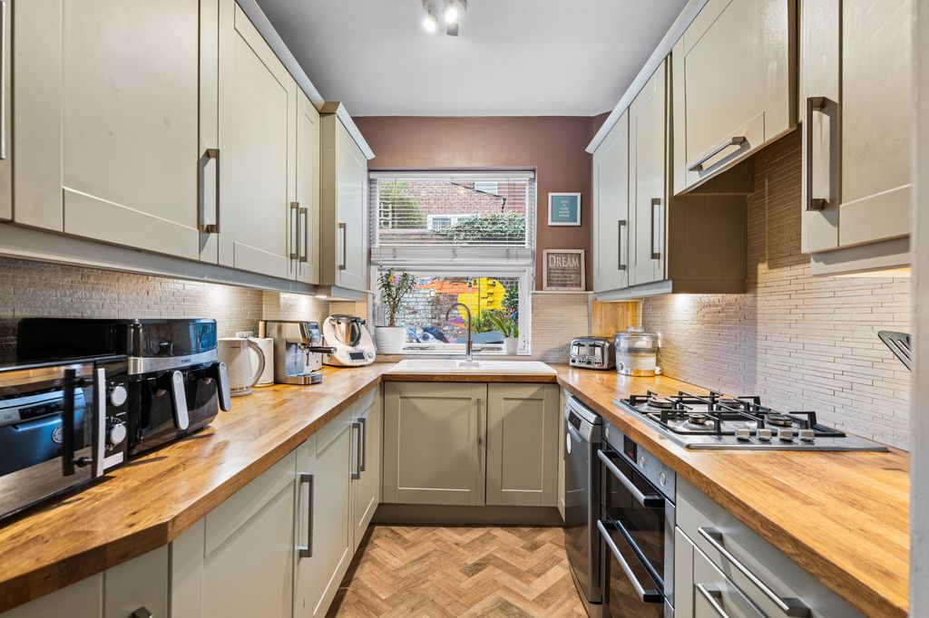 Property photo 2 of 22