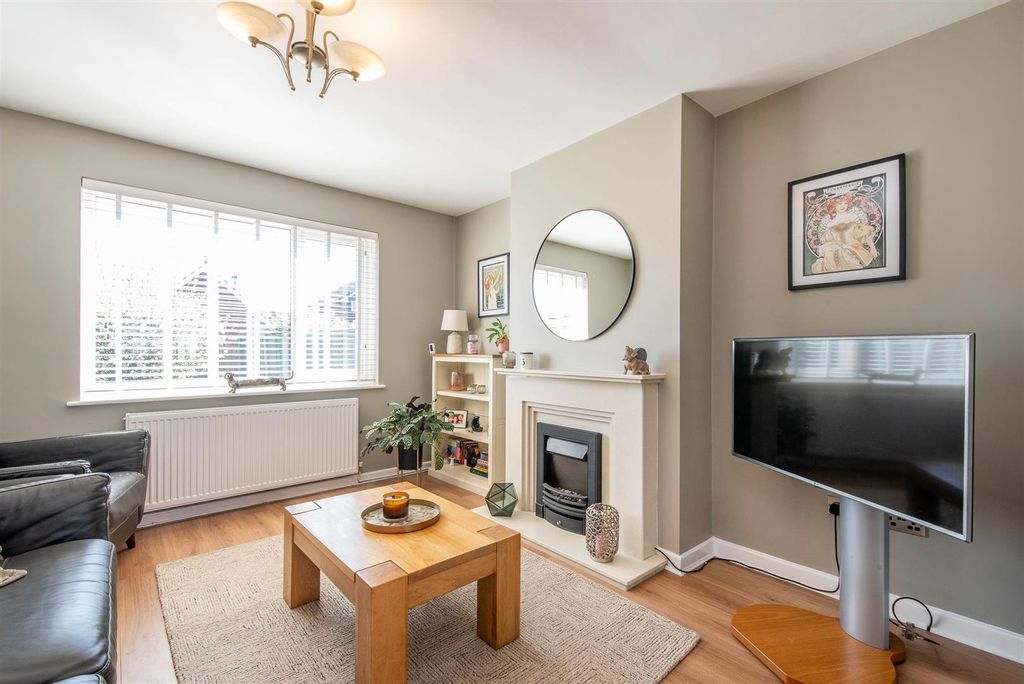 Property photo 2 of 21 Lounge