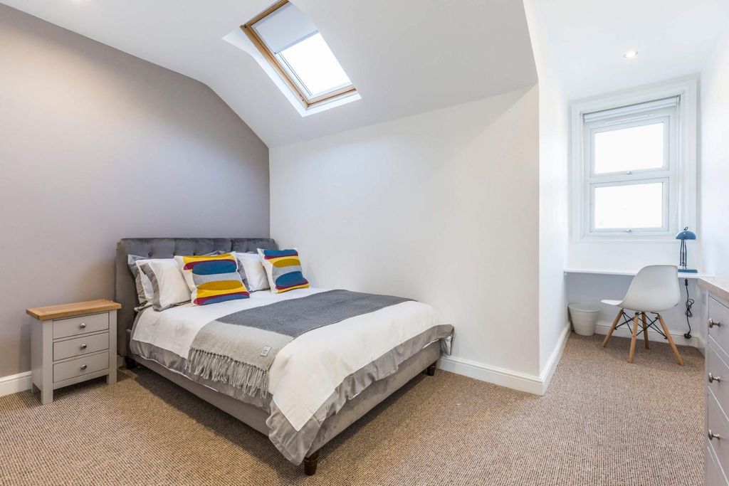 Property photo 3 of 7 A Bright And Spacious Master Bedroom Featuring A c...