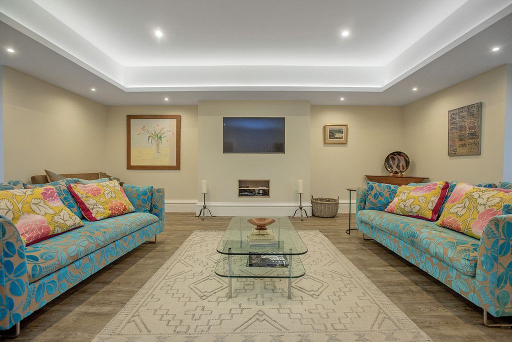 Property photo 2 of 35