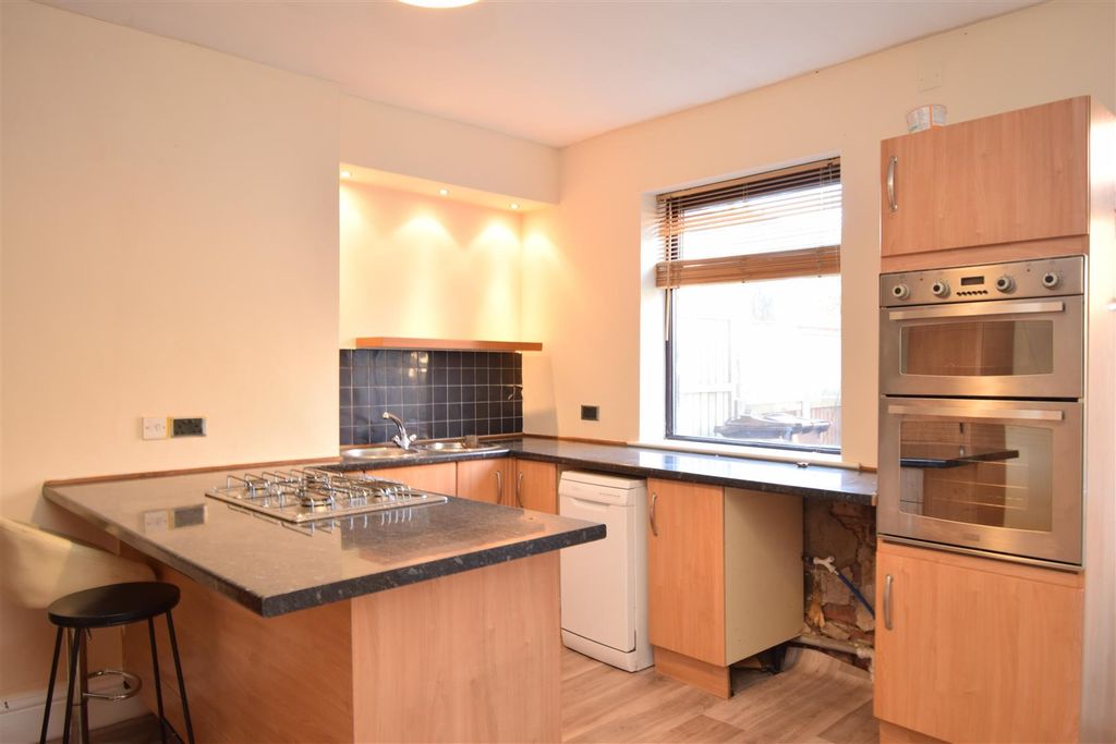 Property photo 2 of 12