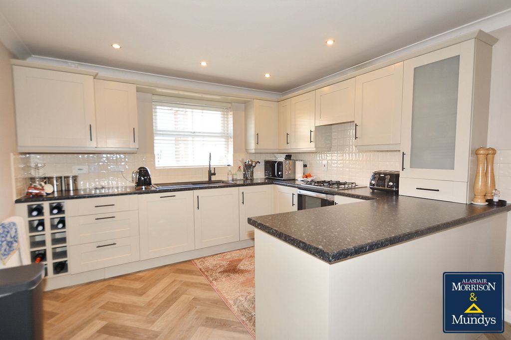 Property photo 3 of 19 Kitchen