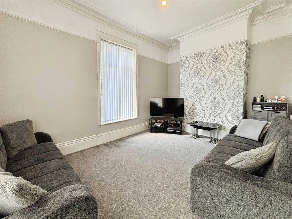Property photo 3 of 19 Sitting Room