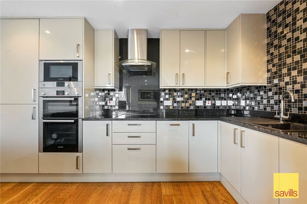 Property photo 3 of 21 Kitchen