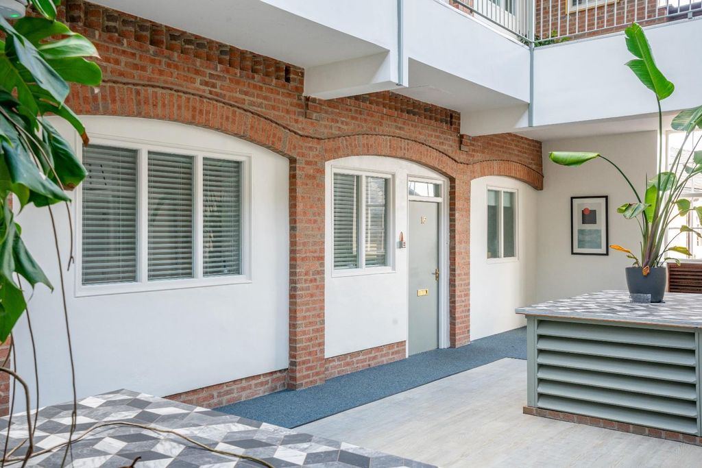 Property photo 1 of 12 External