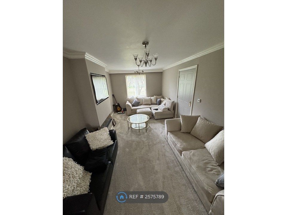 Property photo 1 of 14 Living Room