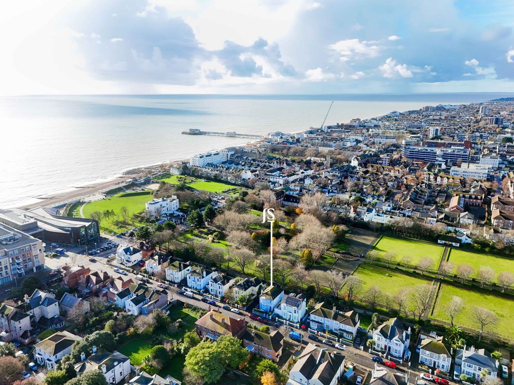 Property photo 2 of 27