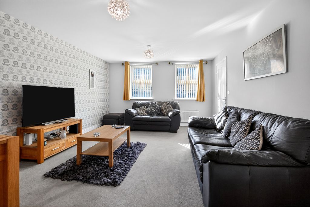 Property photo 2 of 20