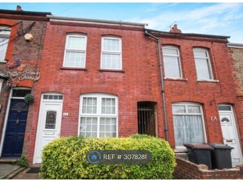Property photo 1 of 8 8A Dane Road