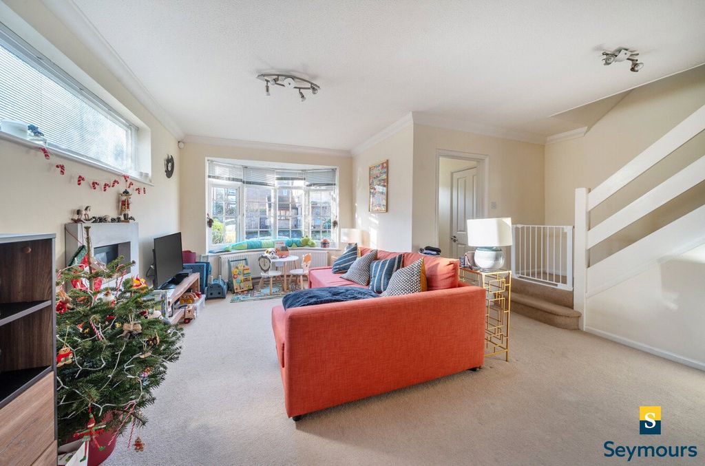 Property photo 2 of 20 Living Room