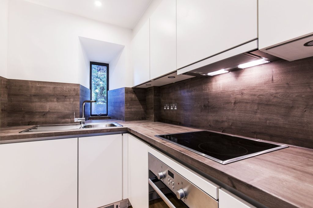 Property photo 2 of 10 Kitchen