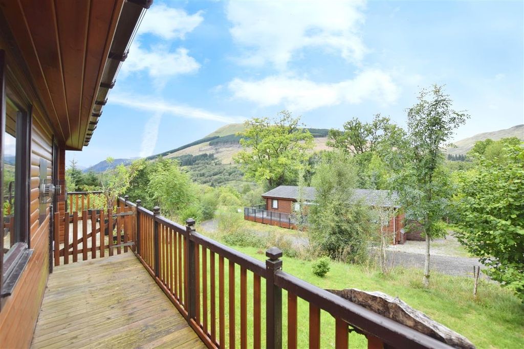 Property photo 2 of 27