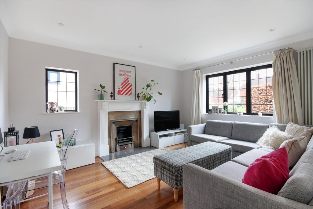 Property photo 2 of 23 Sitting Room