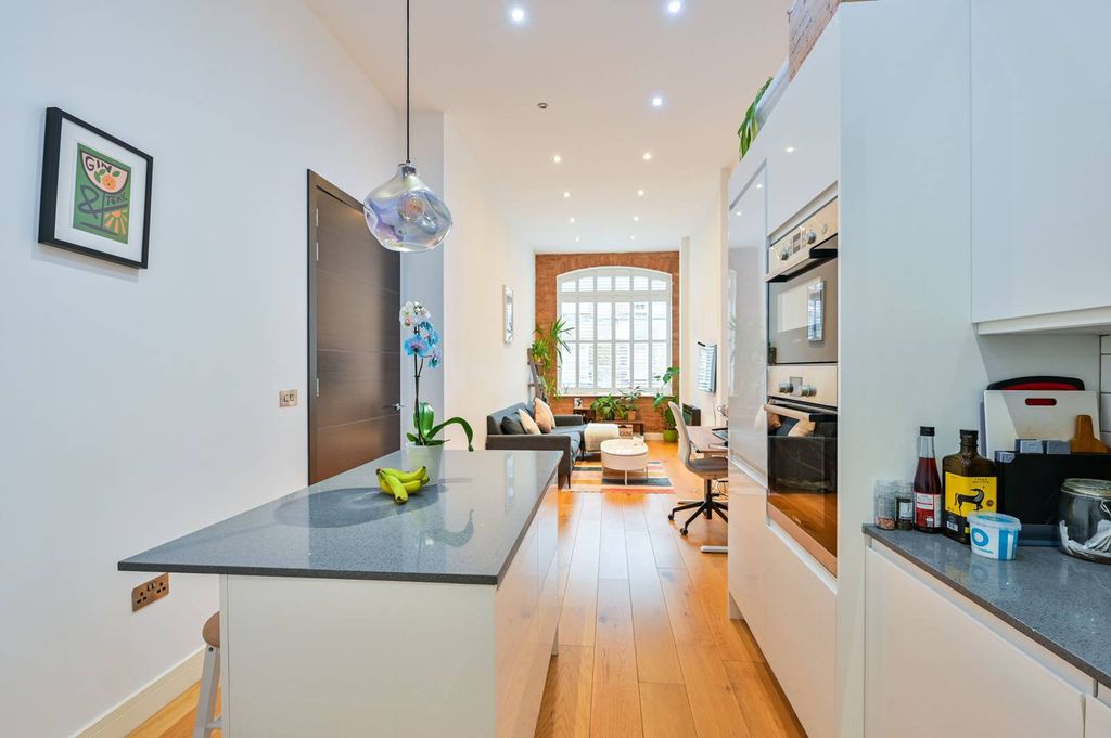 Property photo 3 of 11