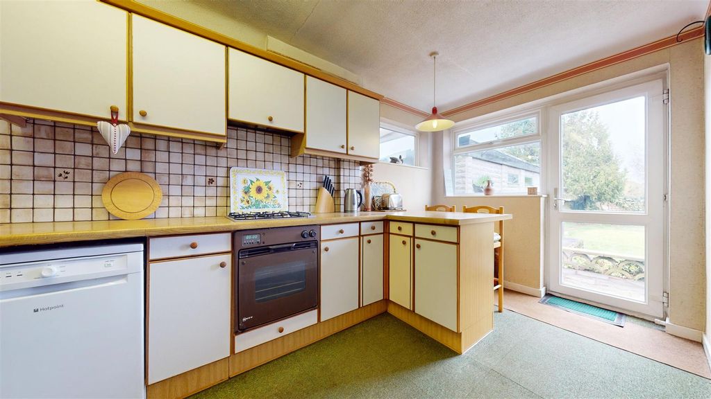 Property photo 3 of 28 Broadway Kitchen