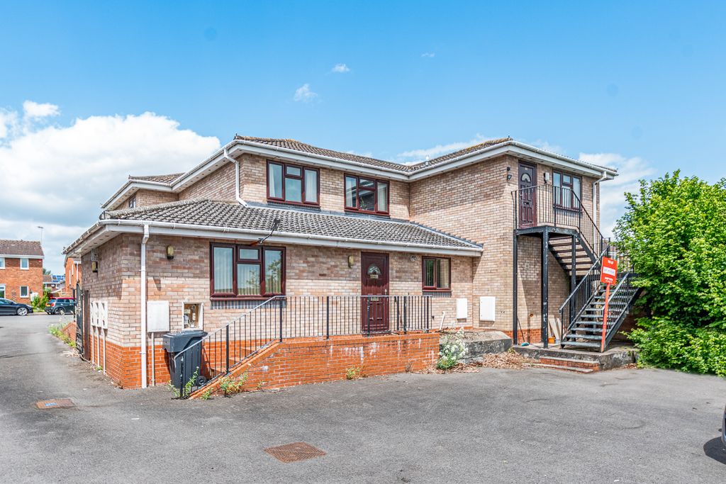 Property photo 1 of 7 Photo 9