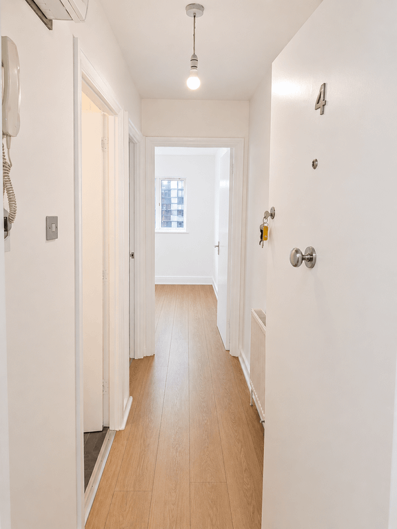 Property photo 1 of 6 Chain Free One-Bedroom Apartment | 170-Year Lease | Excellent Investment Opportunity