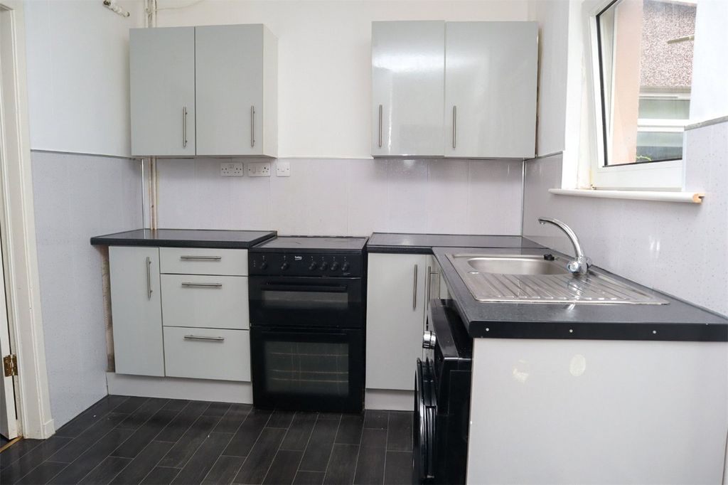 Property photo 2 of 12 Kitchen