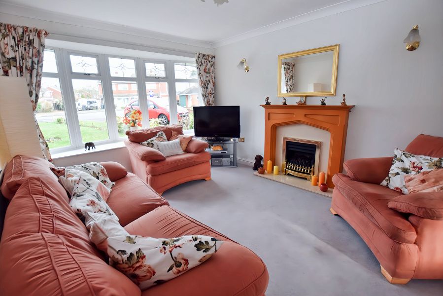 Property photo 2 of 24 Lounge 1