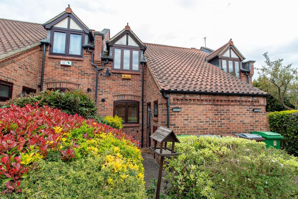 Property photo 1 of 16 Outside