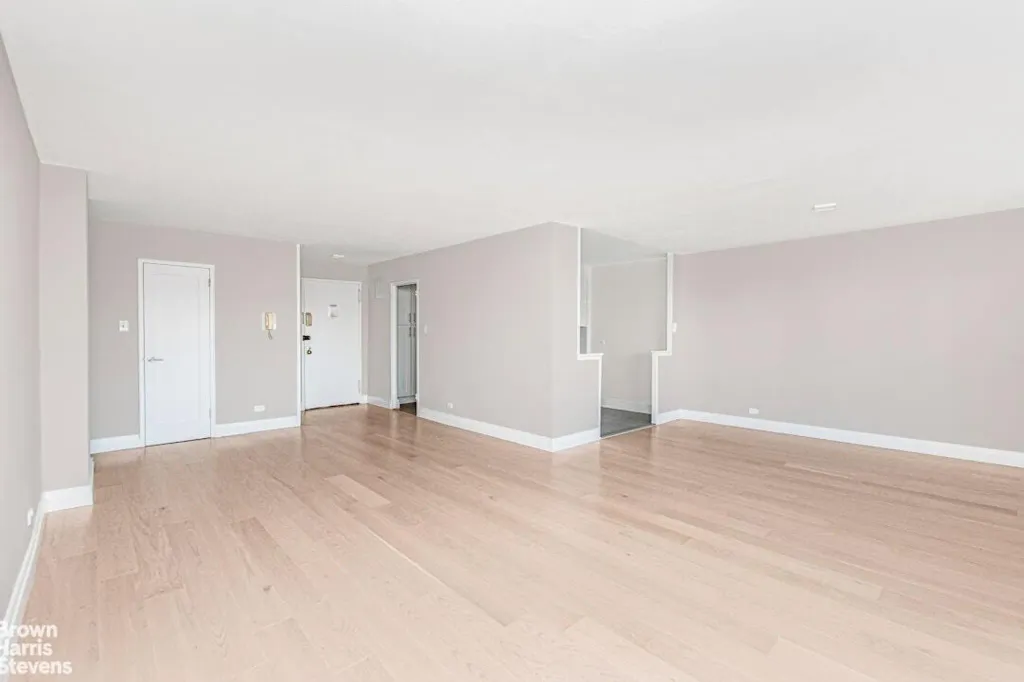 Property photo 3 of 12 <Alttext/>