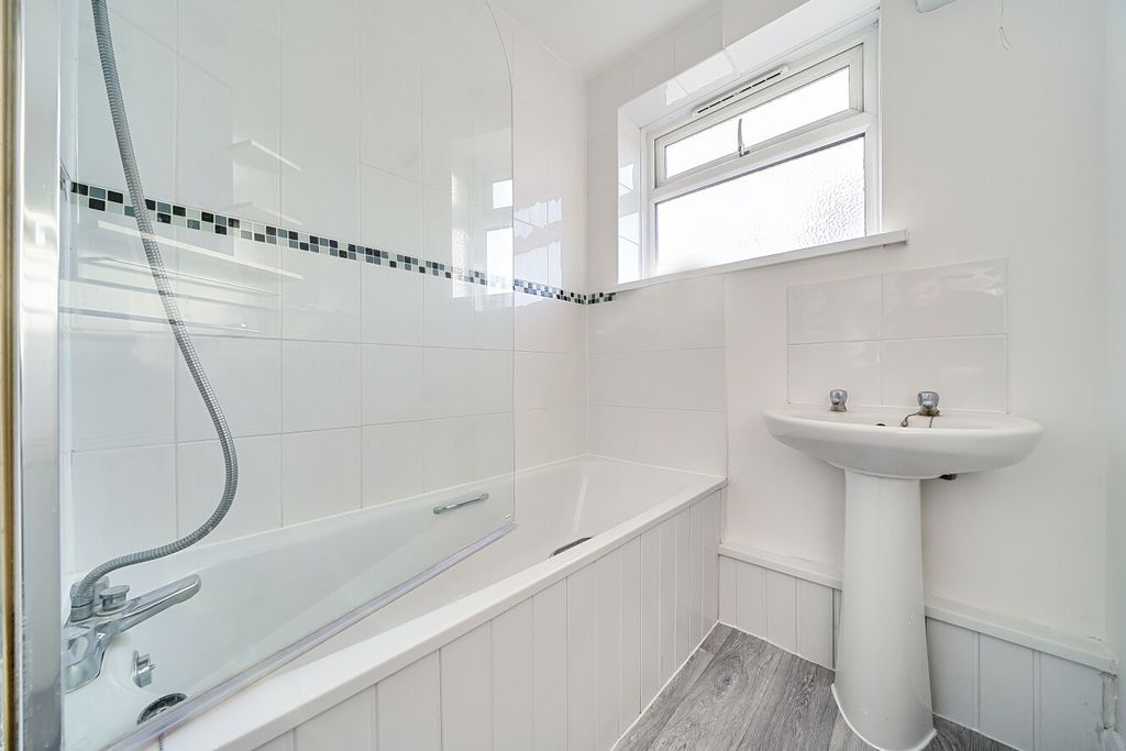 Property photo 3 of 16 1420753-11-699F25...