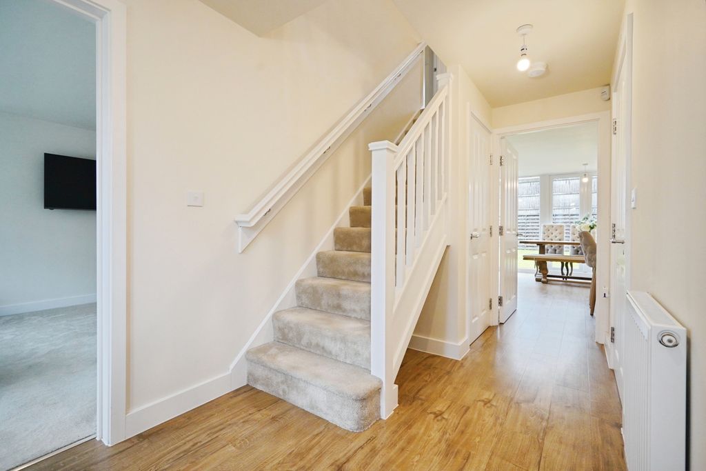 Property photo 3 of 36 Pbox-Img.Jpg