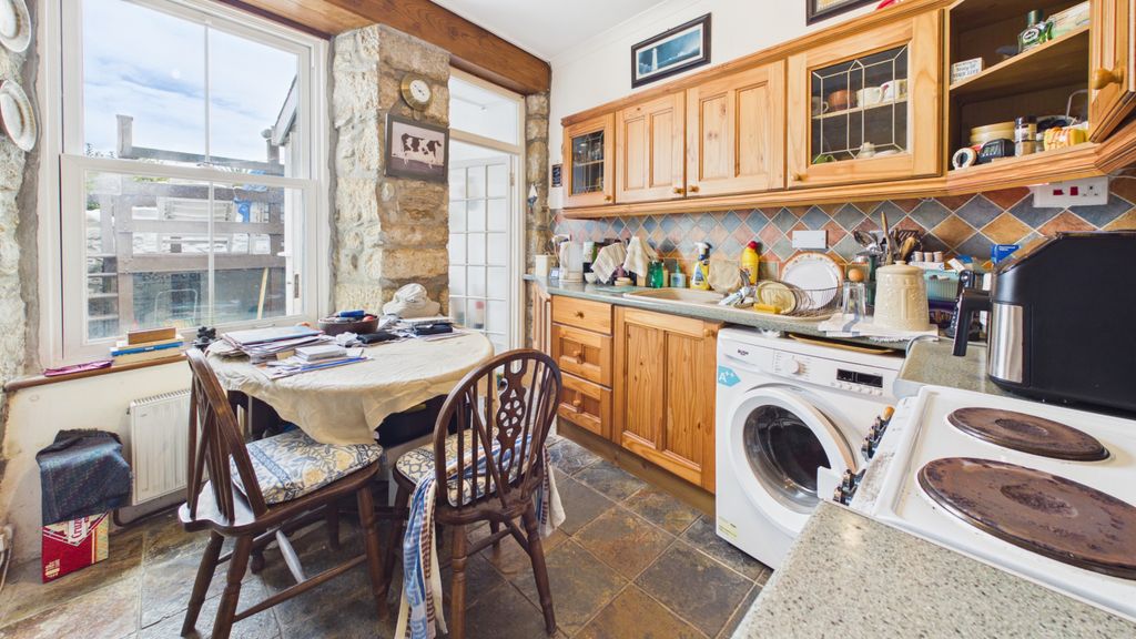 Property photo 3 of 12 Cam02926G0-Pr0367-Still001