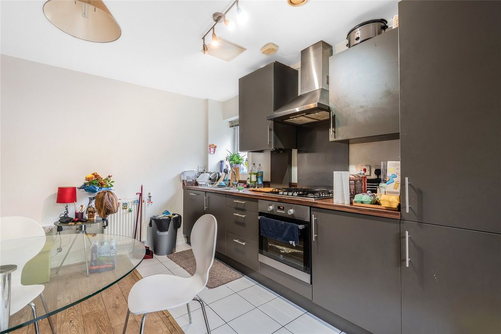 Property photo 2 of 9 Picture No. 12