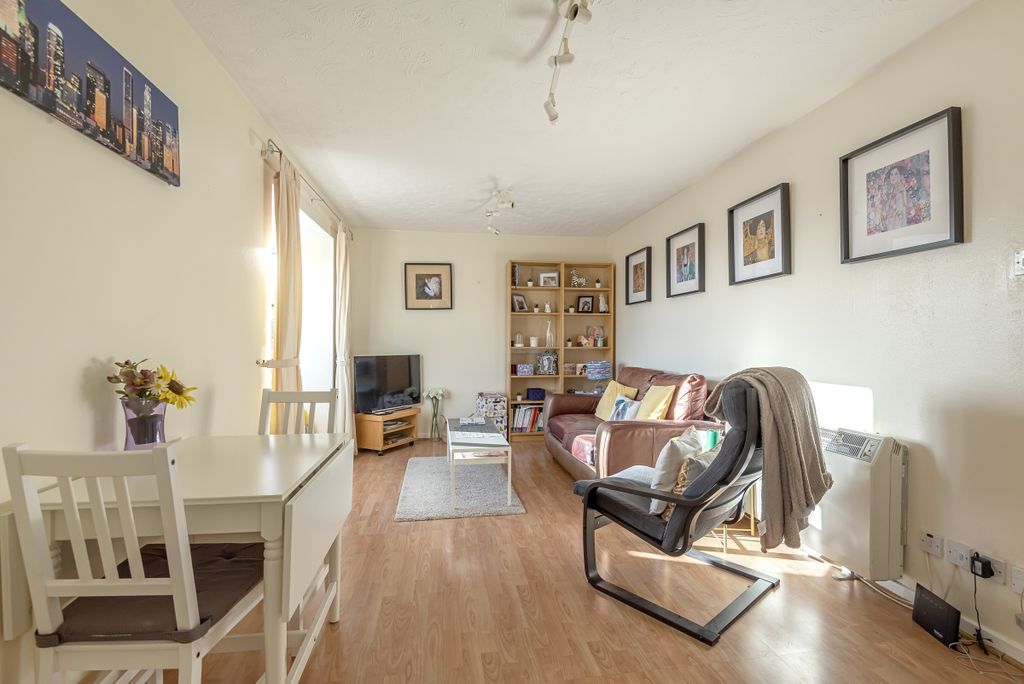 Property photo 1 of 7 685415 (1)