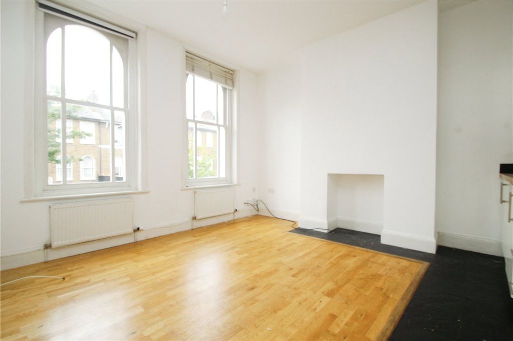 Property photo 2 of 8 Picture No. 15