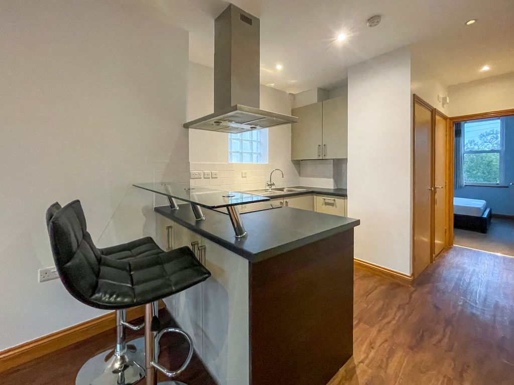 Property photo 3 of 10 Kitchen