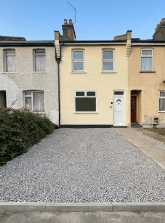 Property photo 1 of 15 Refurbished 3 -Bedroom House – Furnished Rooms, Lounge & Garden