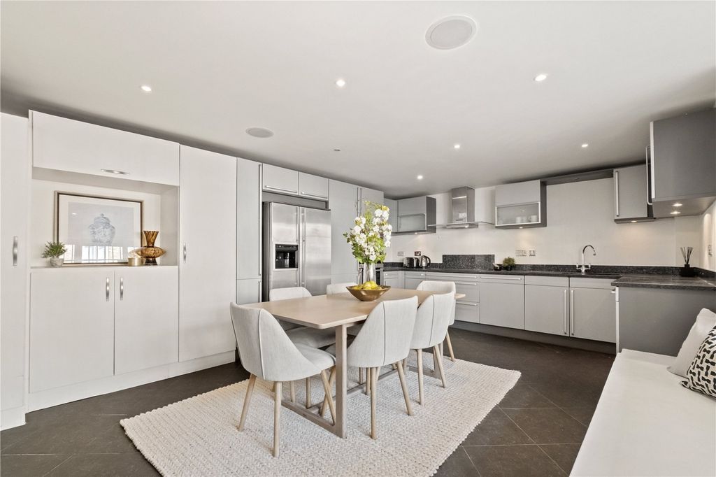 Property photo 3 of 19 Kitchen/Dining