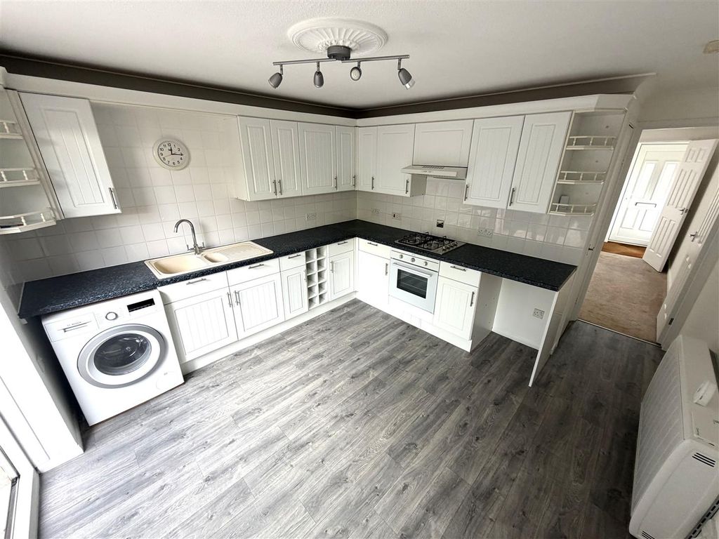 Property photo 3 of 8 li3.Jpg