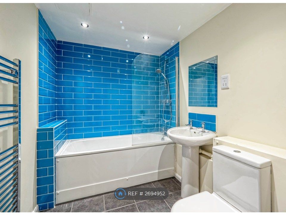 Property photo 2 of 12 Ensuite Bathroom