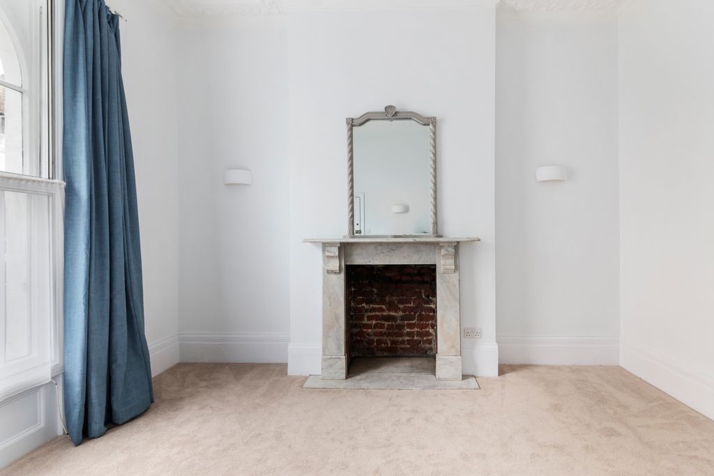 Property photo 2 of 8