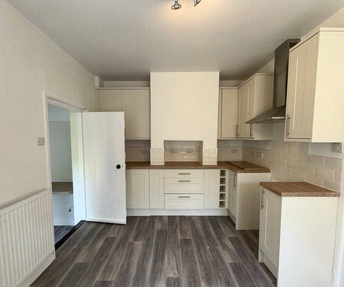 Property photo 2 of 8 Kitchen