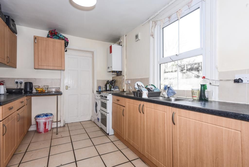 Property photo 3 of 10 Kitchen