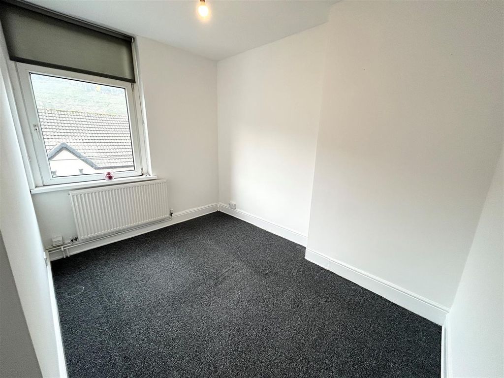 Property photo 3 of 11 8.Jpg