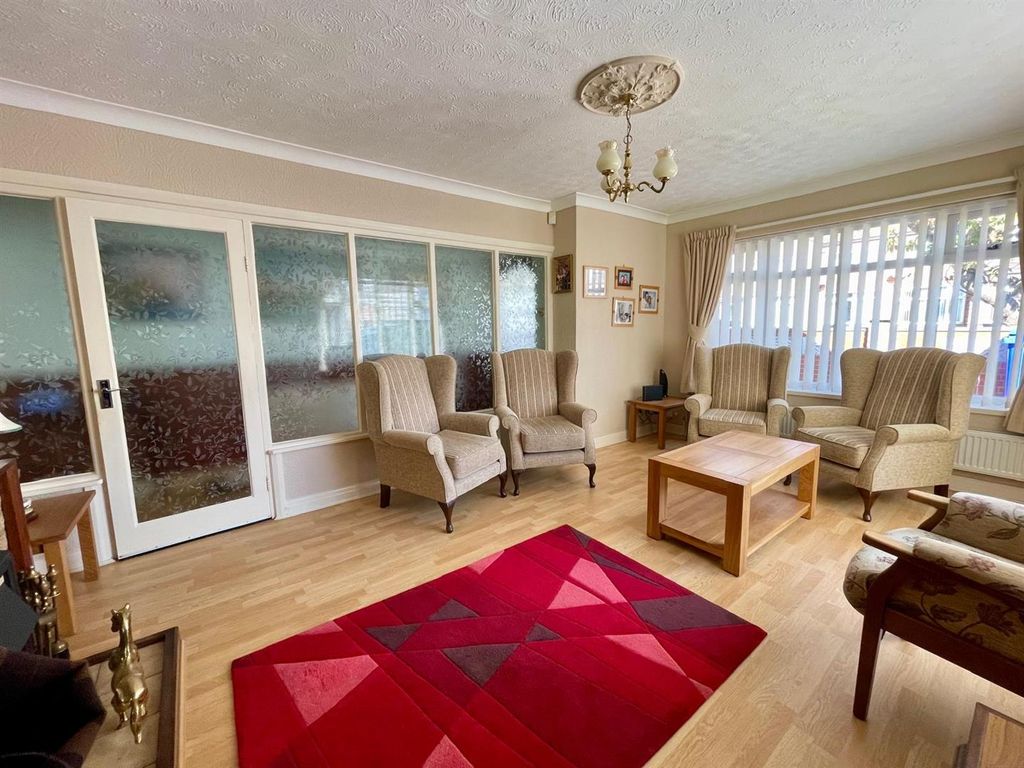 Property photo 2 of 21 Living Room