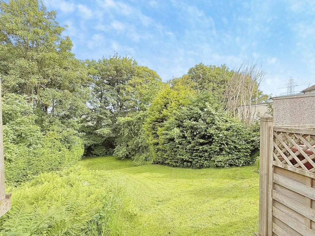 Property photo 2 of 16 Side Garden