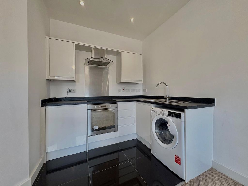 Property photo 3 of 8 Picture No. 21