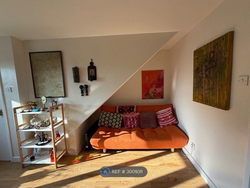 Property photo 2 of 16 Living Room
