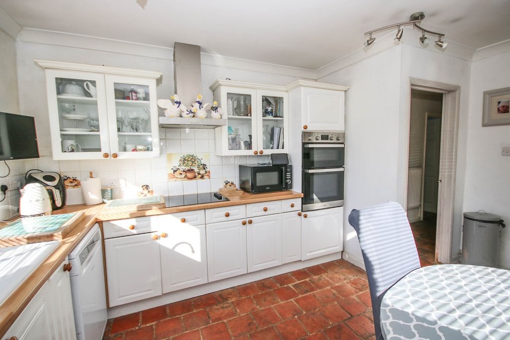 Property photo 2 of 14