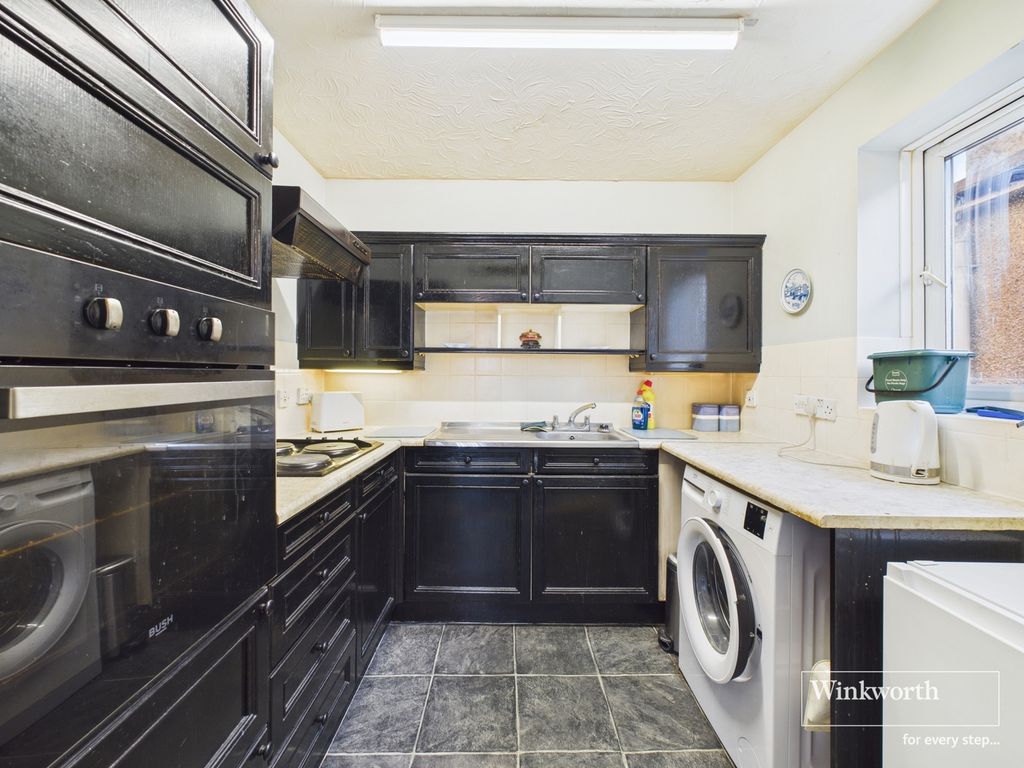 Property photo 3 of 6 Kitchen