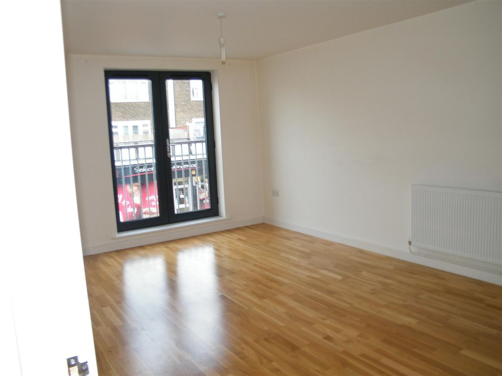 Property photo 3 of 8 Lounge