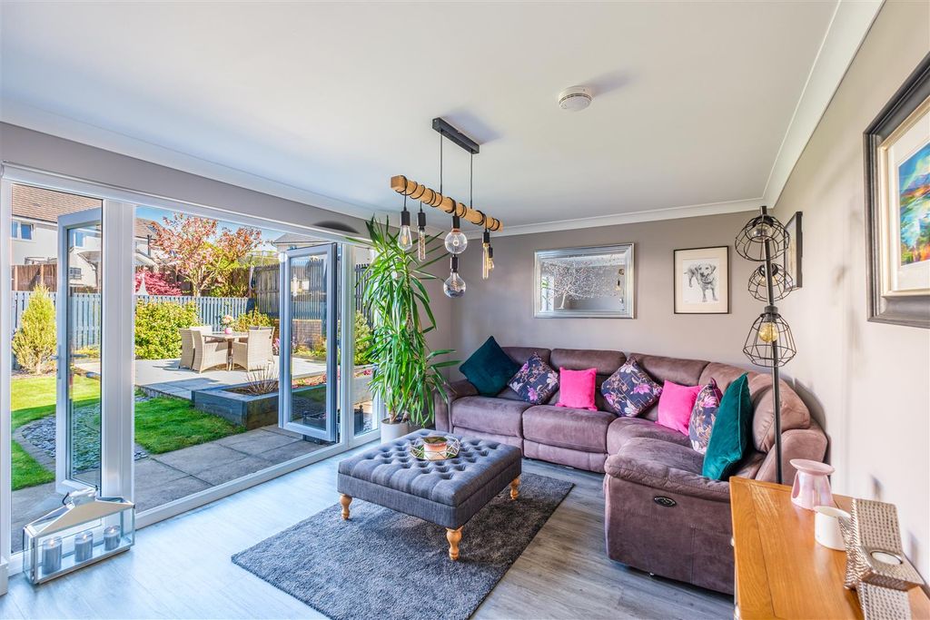Property photo 2 of 31 Twill Crescent-23.Jpg