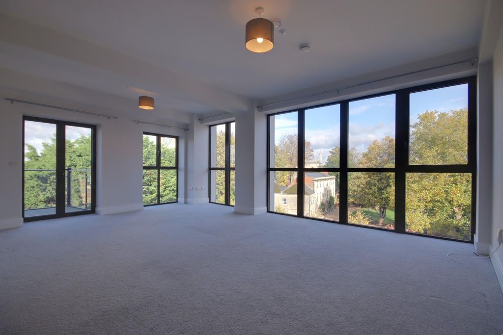 Property photo 3 of 14 Living Room