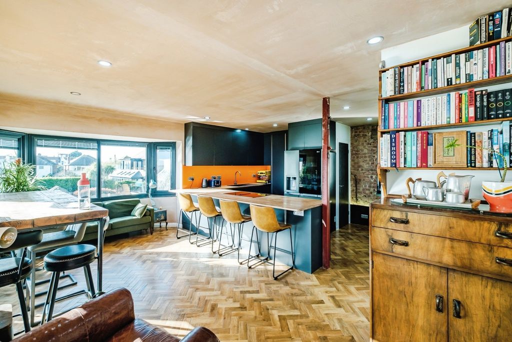 Property photo 2 of 40 Pbox-Img.Jpg